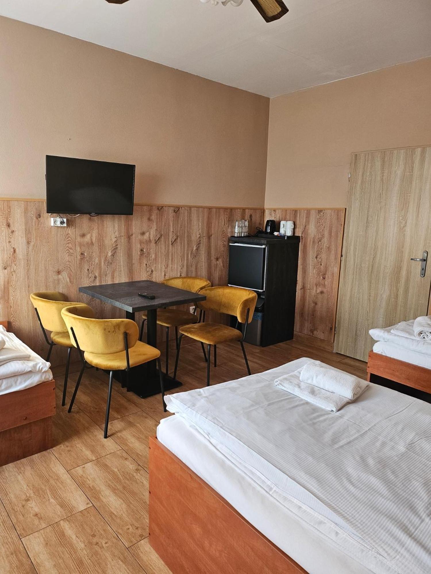 Hotel Taurus Острава Экстерьер фото