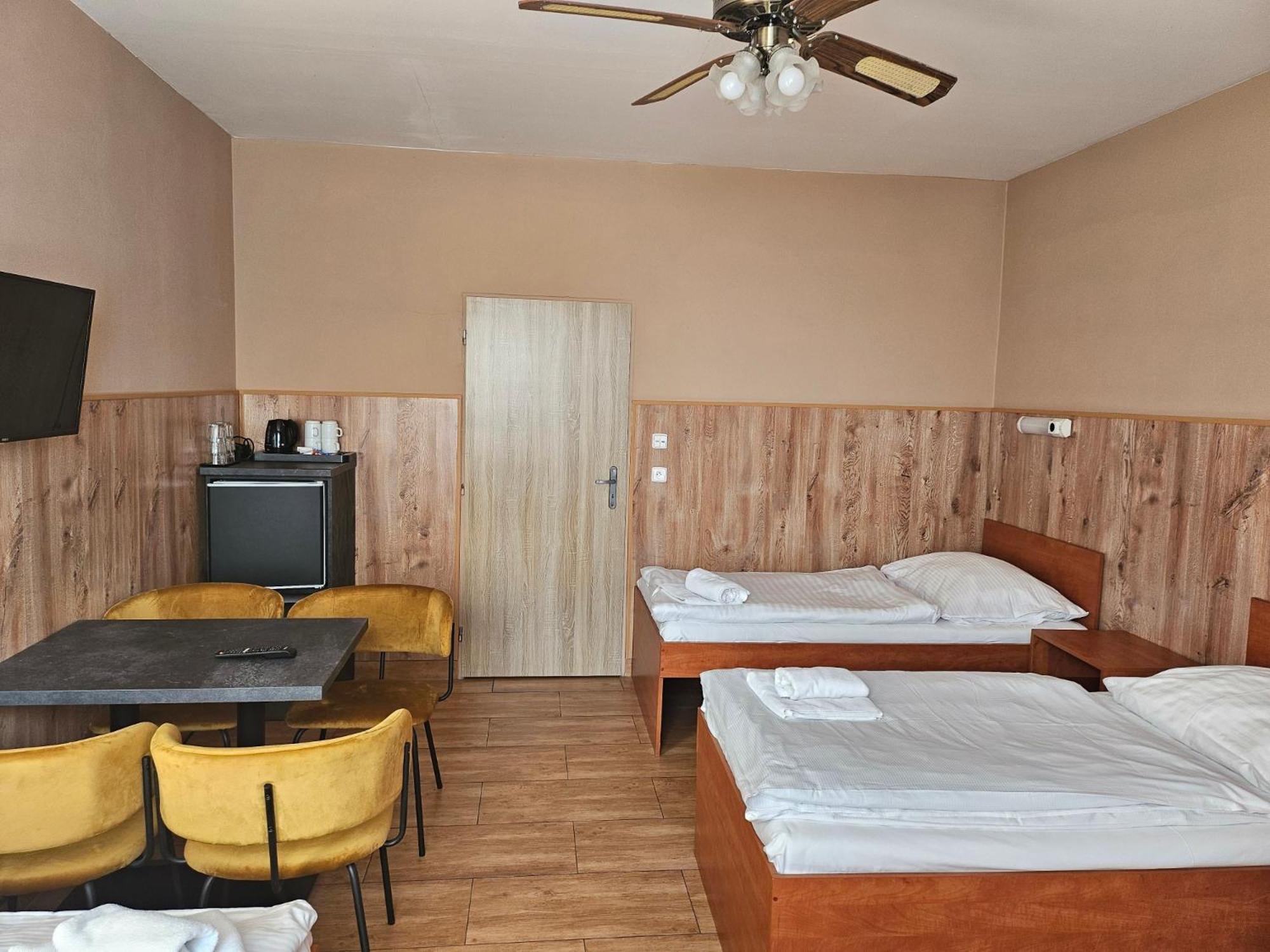 Hotel Taurus Острава Экстерьер фото