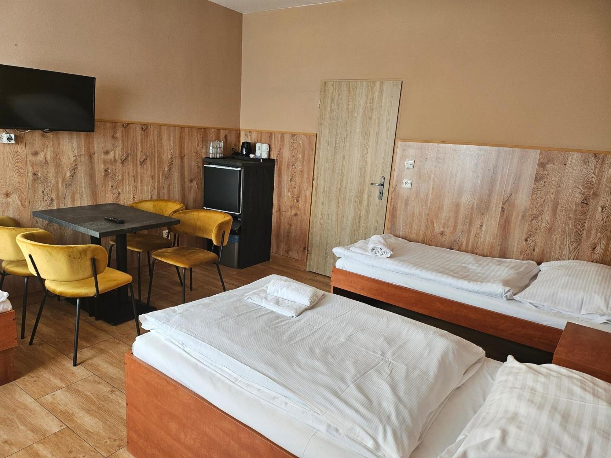 Hotel Taurus Острава Экстерьер фото