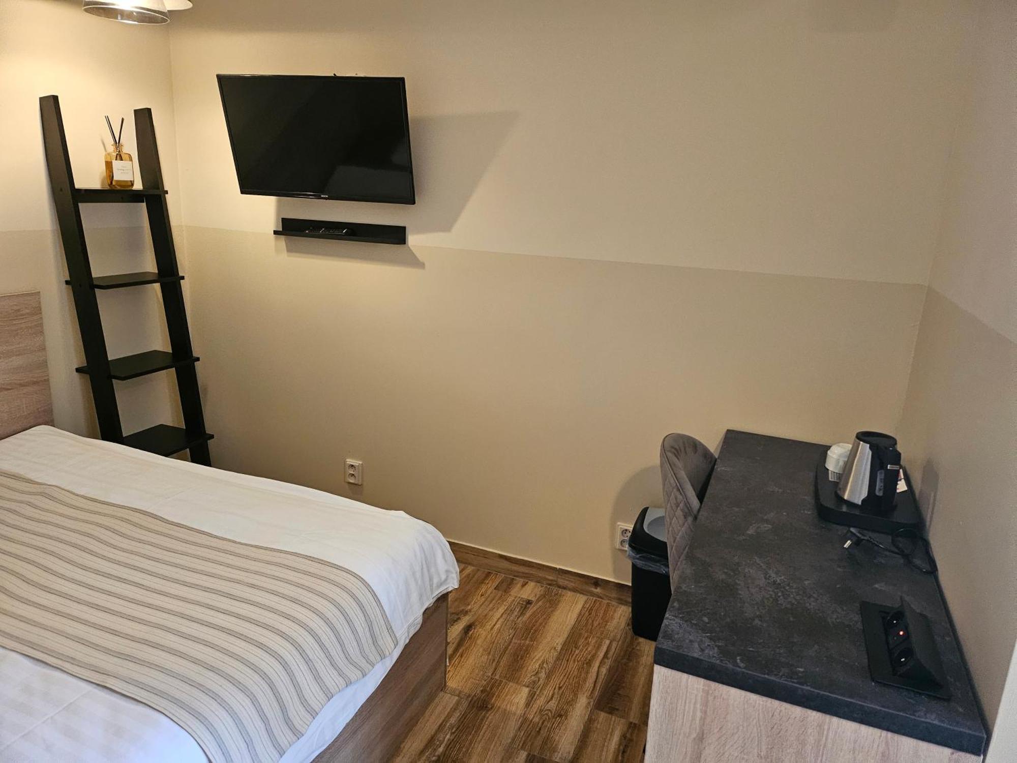 Hotel Taurus Острава Экстерьер фото