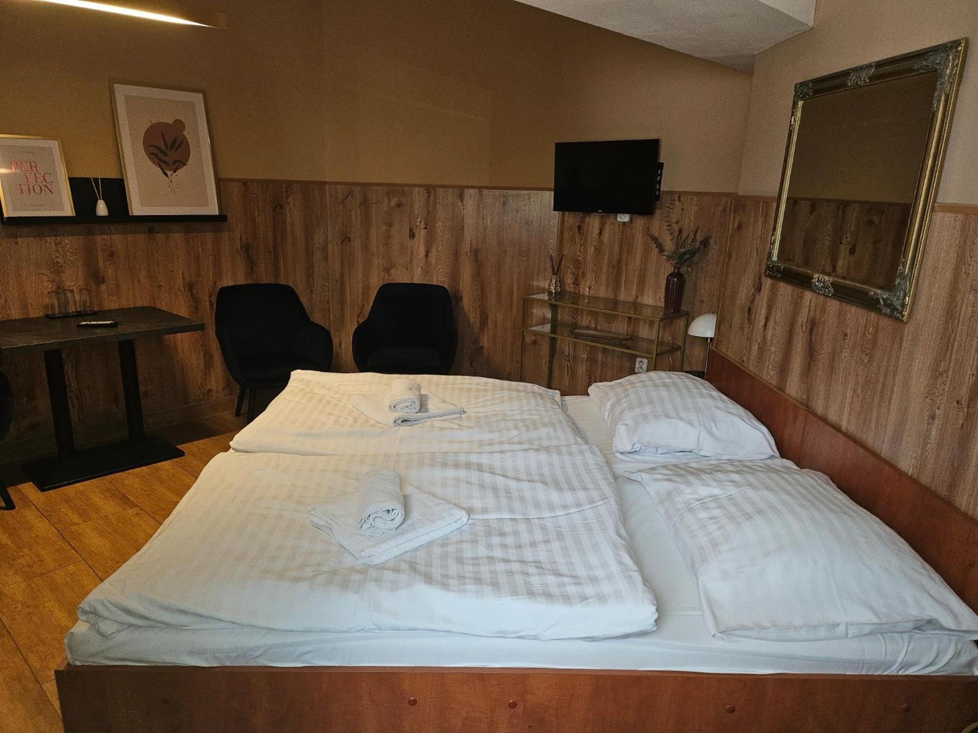 Hotel Taurus Острава Экстерьер фото