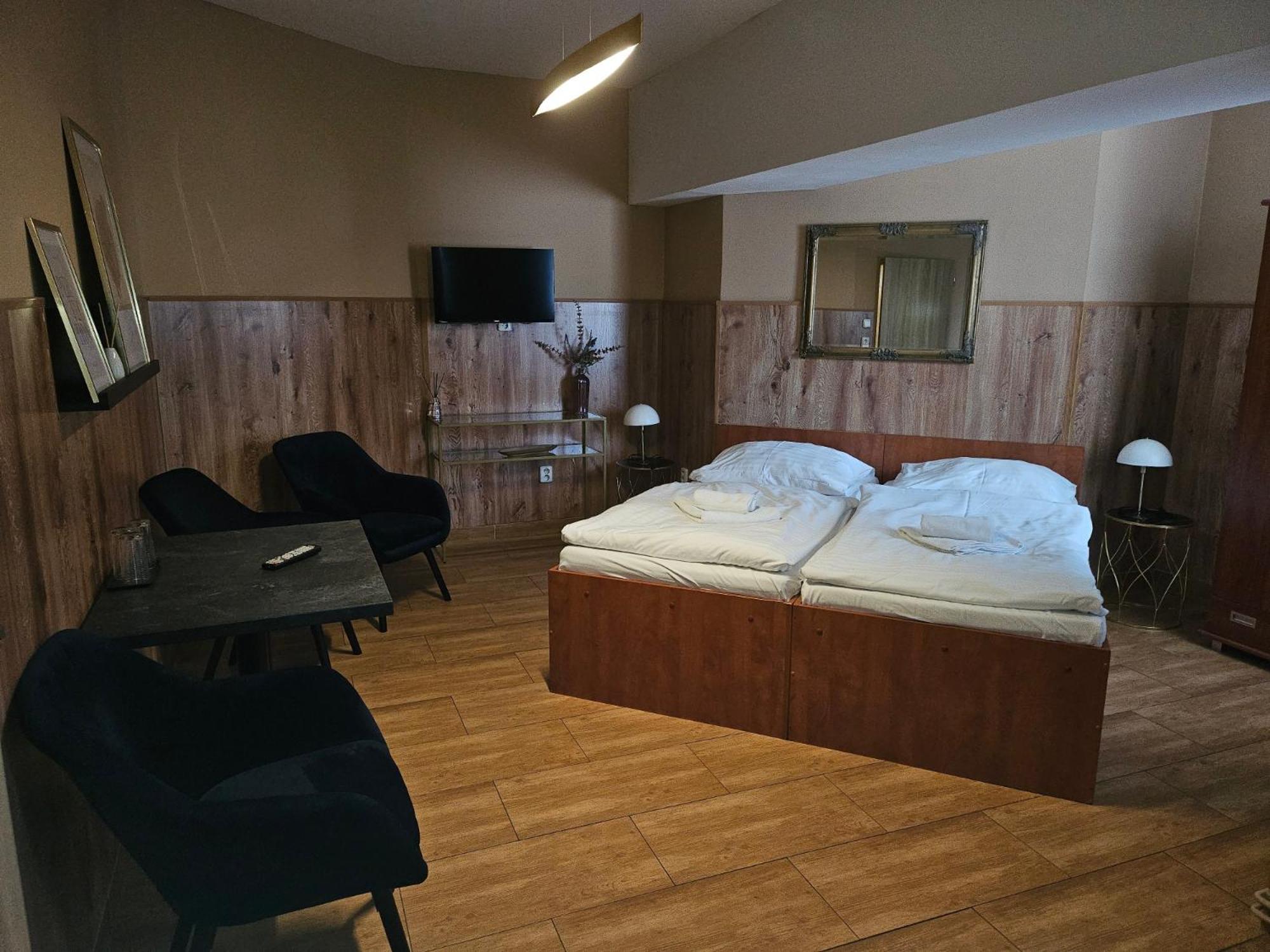 Hotel Taurus Острава Экстерьер фото