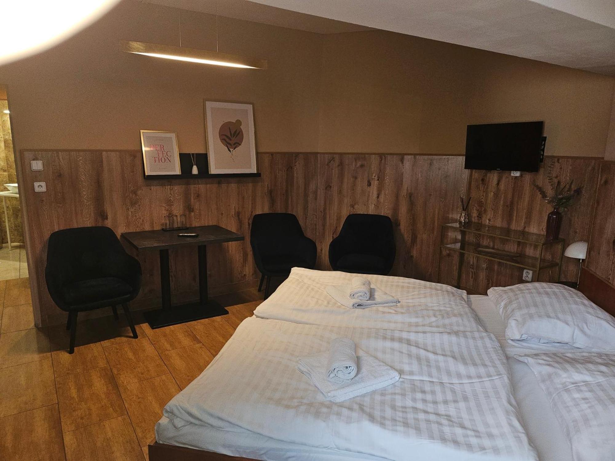 Hotel Taurus Острава Экстерьер фото