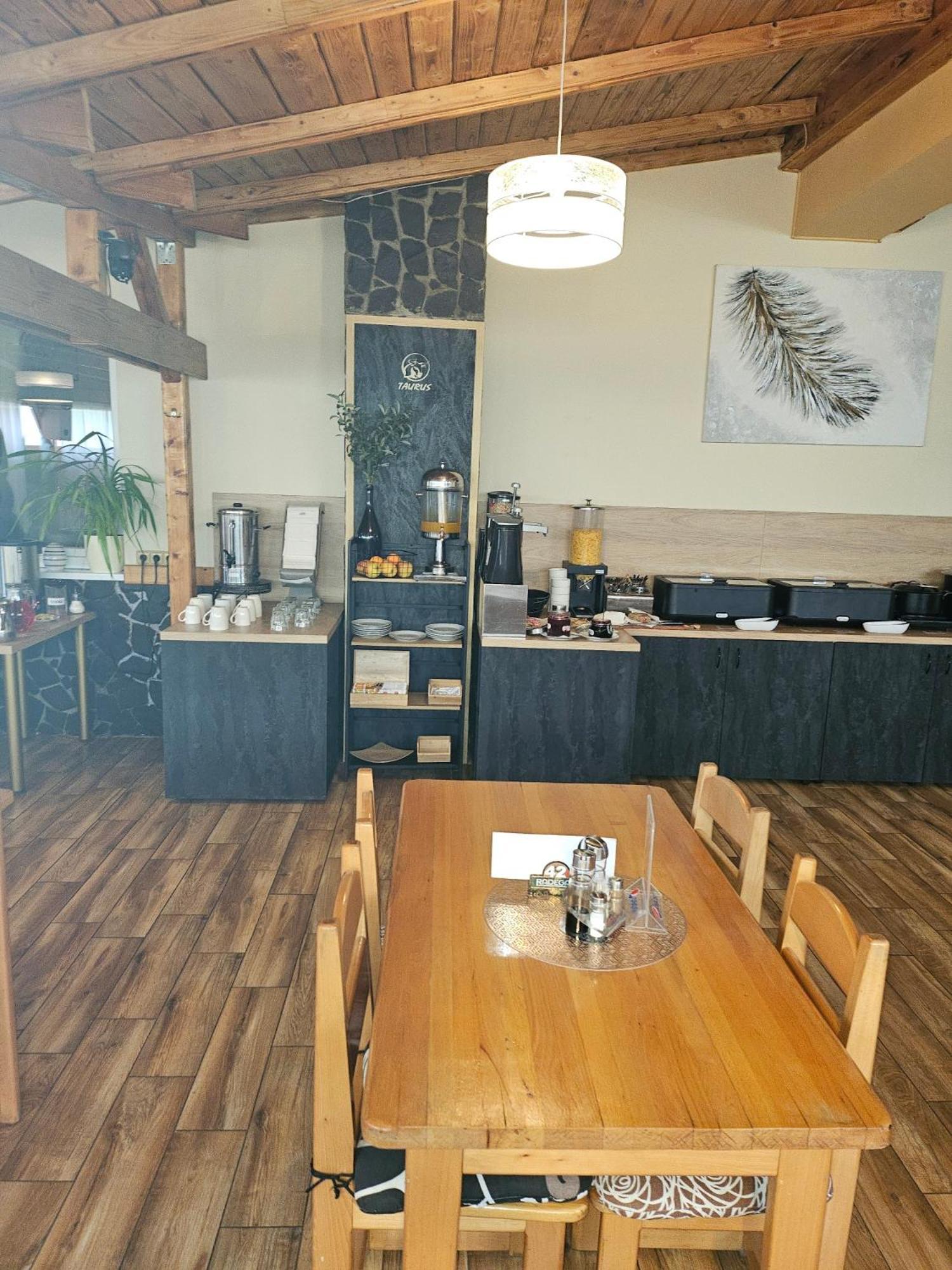 Hotel Taurus Острава Экстерьер фото